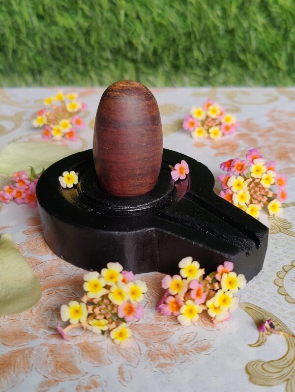 Janeudhari Narmadeshwar Shivling Small 1.5 Inch Shivaling Set