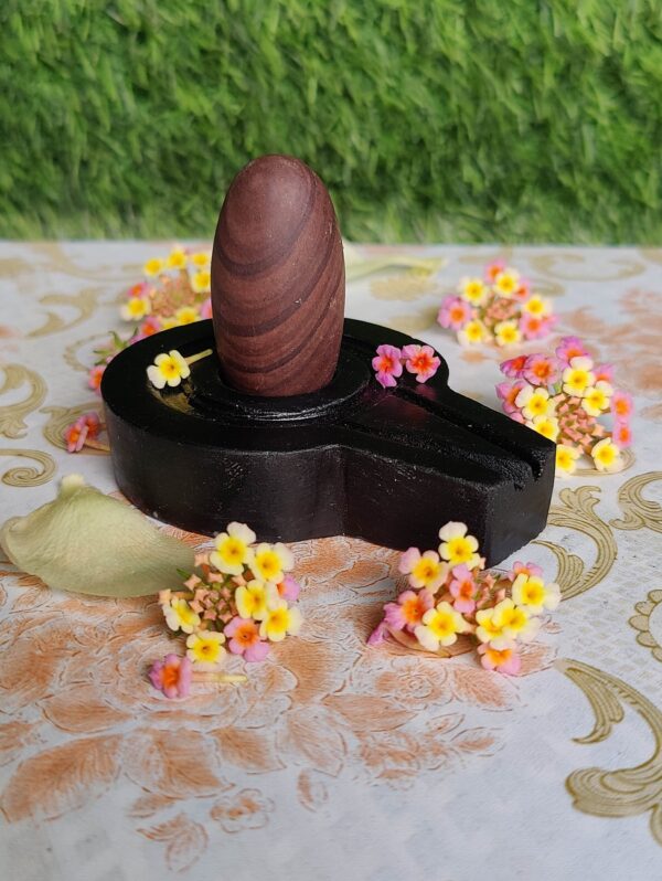 Small Thumbs Size Narmada Shivling - Image 2