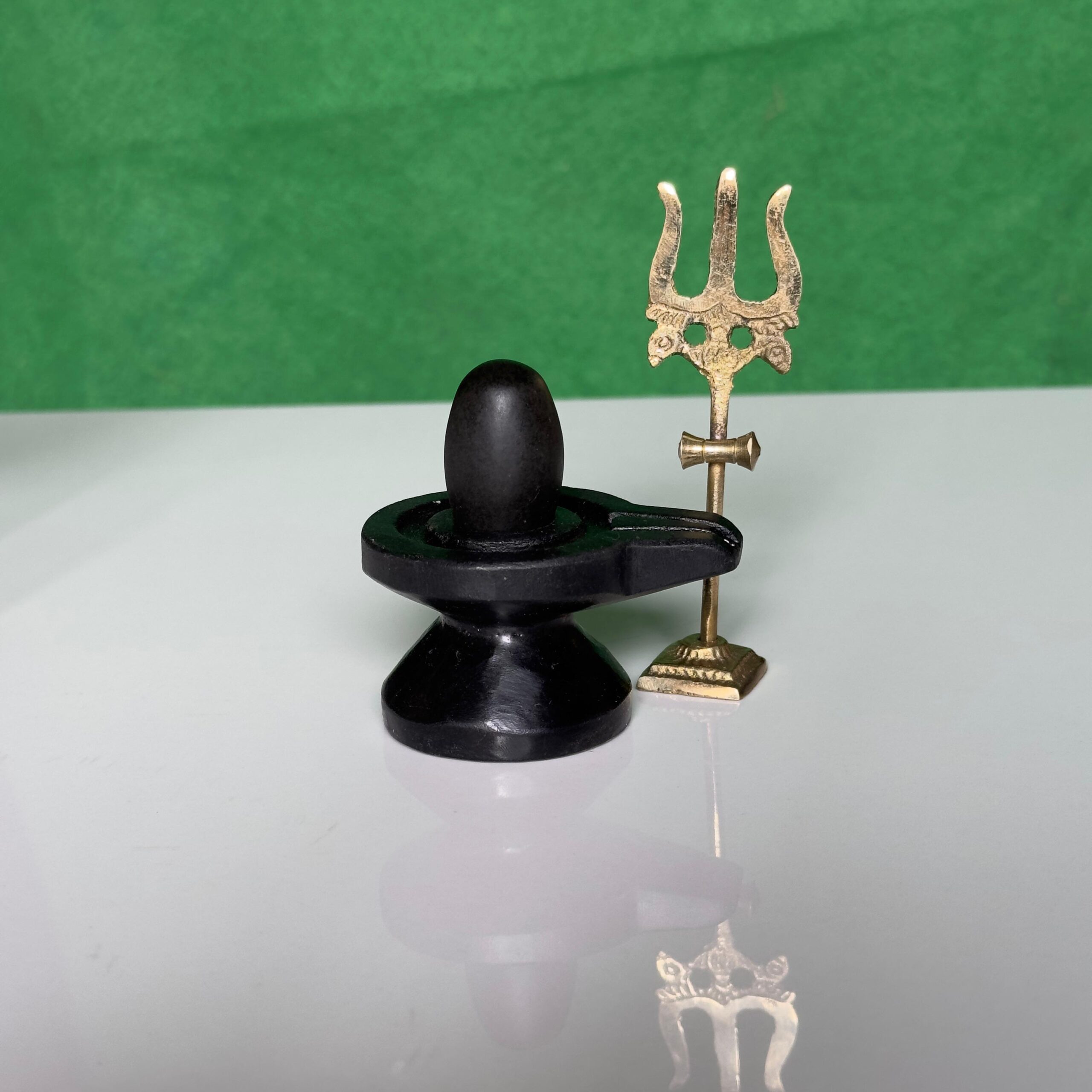 Divine Shivling Pooja Setup with Trishul and Nandi Idol - Image 10